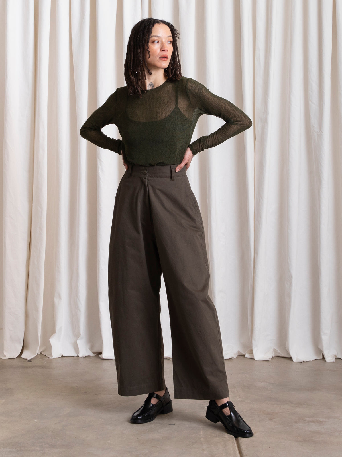 Loose Barrel Pant in Deep Moss