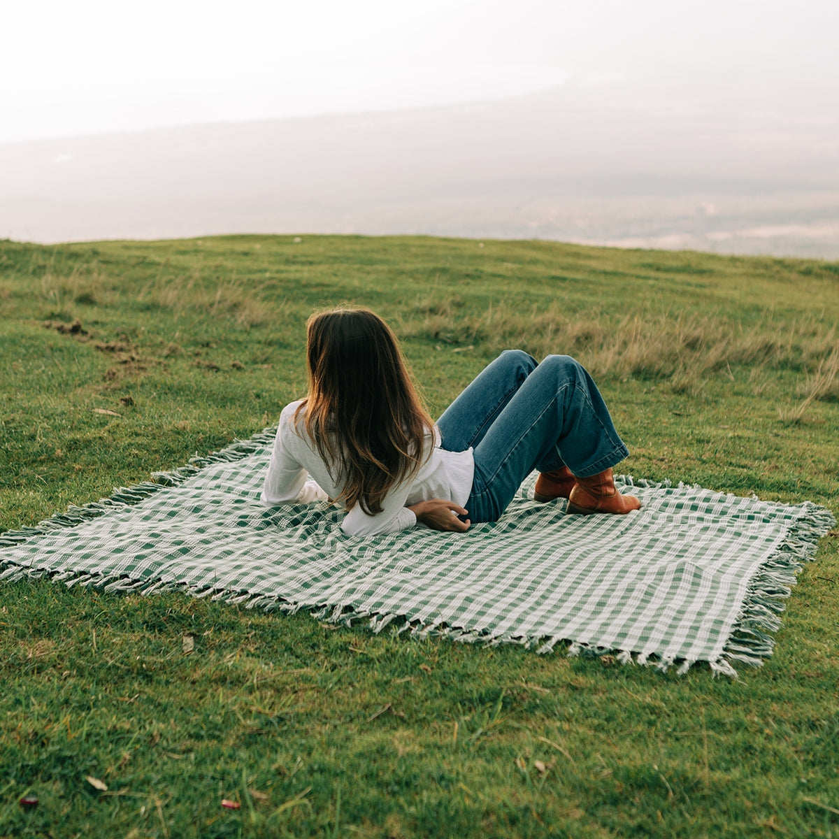 slowtide palaka turkish blanket Crafted from ultra-lightweight Turkish-style chambray fabric, this blanket gets softer with each wash, ensuring a gentle and cozy feel every time. 210 GSM.