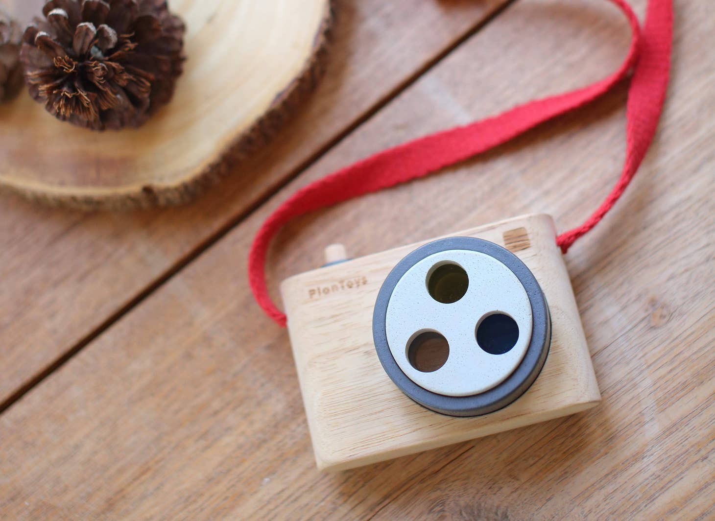 Sustainable wooden toy camera by Plan Toys