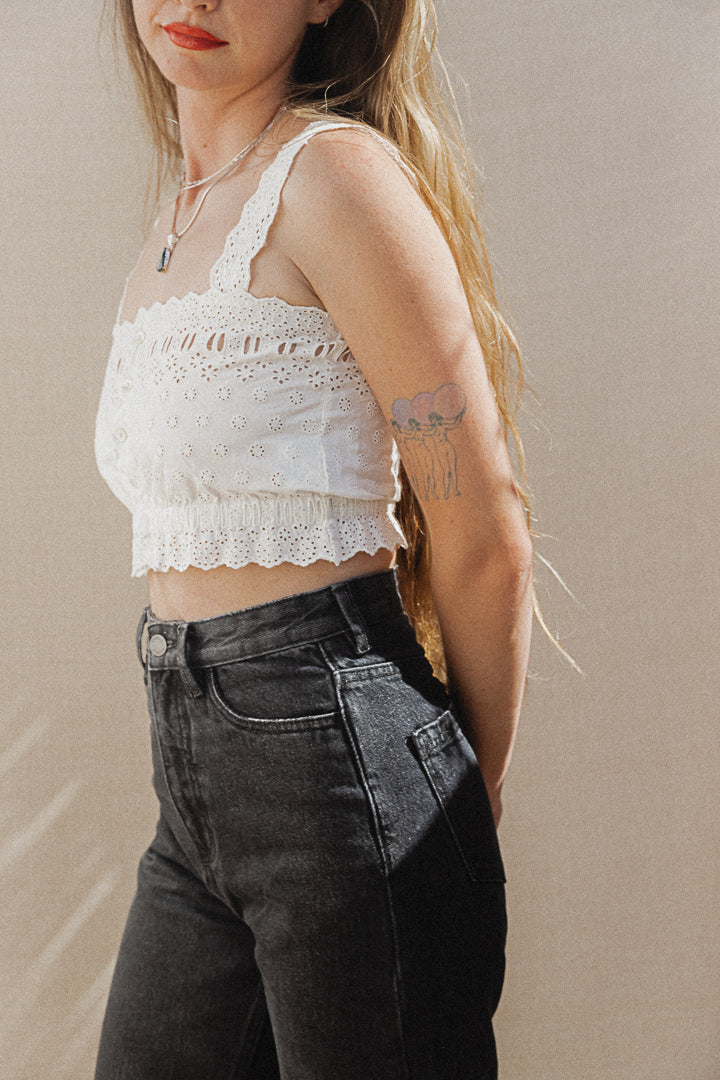 The Pulp Jean has a high rise with a cropped leg. This timeless cut and color will always save you on those days when you just don't know what to wear. Made with 100% Organic Cotton and design in Byron Bay, Australia.