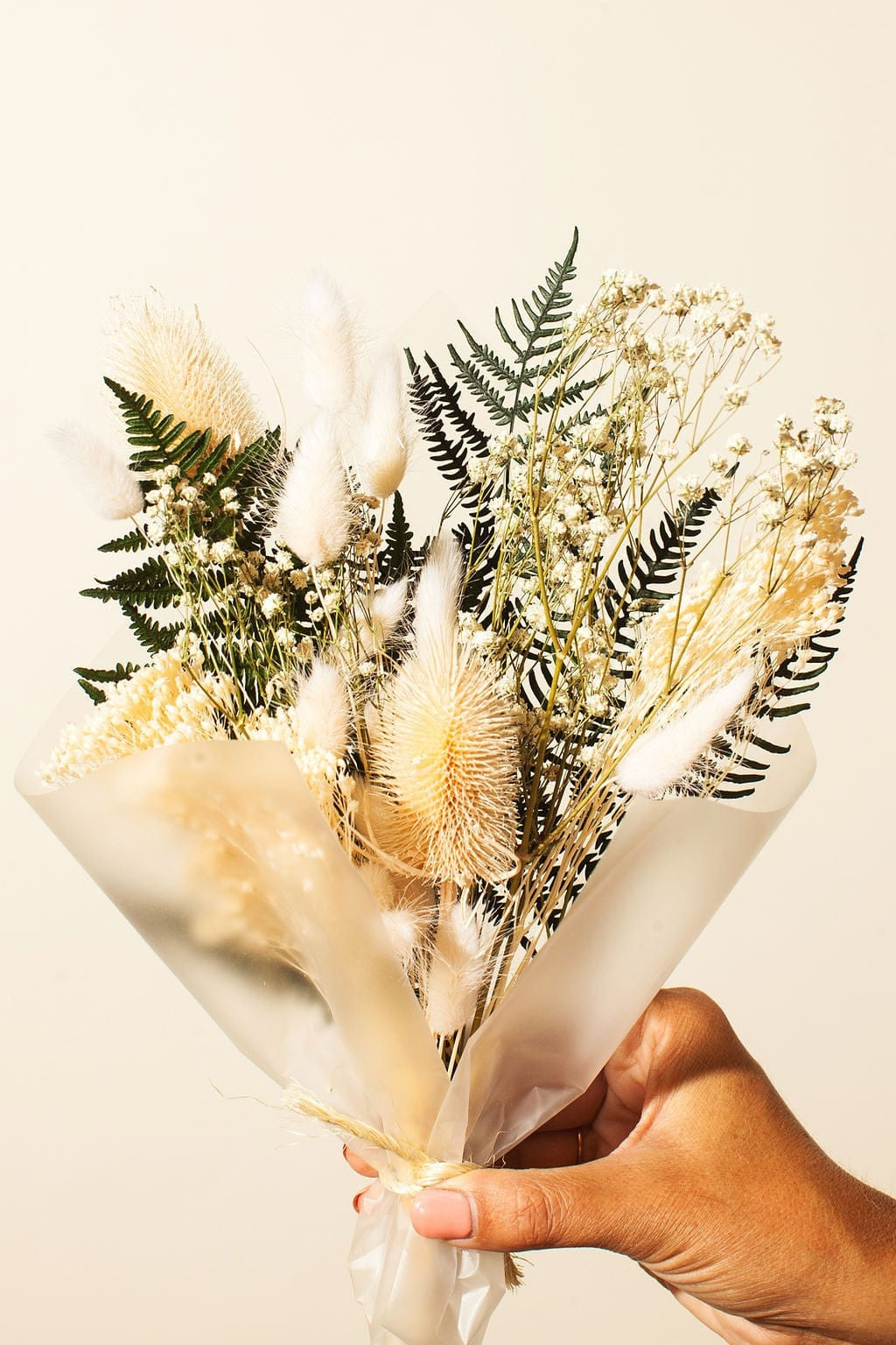 This dried bouquet is carefully arranged by a team of designers in Idlewild Floral Co's California studio, and are made of beautifully preserved long lasting flowers. Perfect paired with a bud vase or as a gift for any occasion. Each bouquet is 12"-14" long x 4"-6" wide.