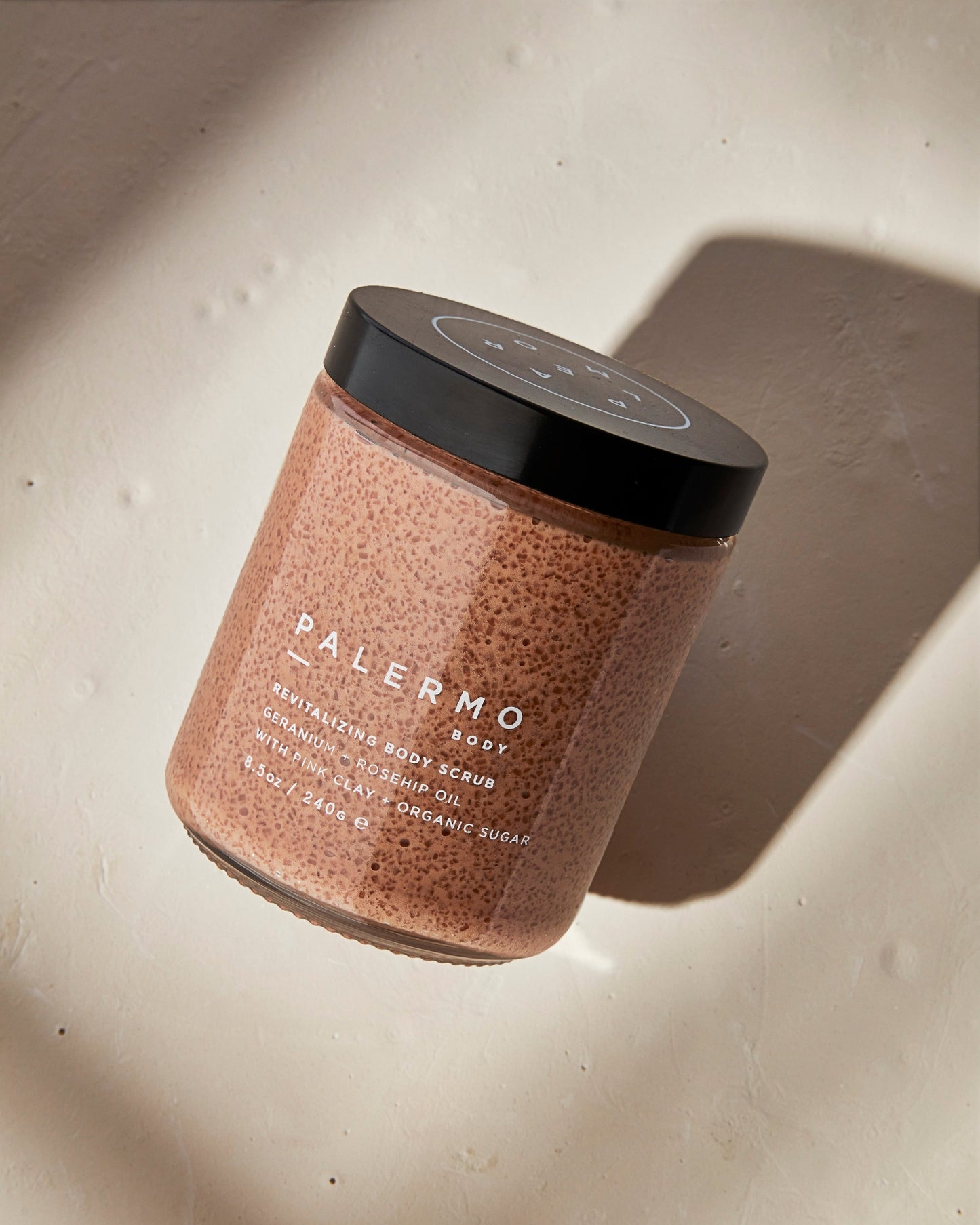 For renewal and reawakening your body, these carefully combined aromatherapeutic properties will refresh and uplift you inside and out. Organic sugar and ground apricot seed provide lush exfoliation, French pink clay restores skin’s radiance, while geranium uplifts the soul and senses.