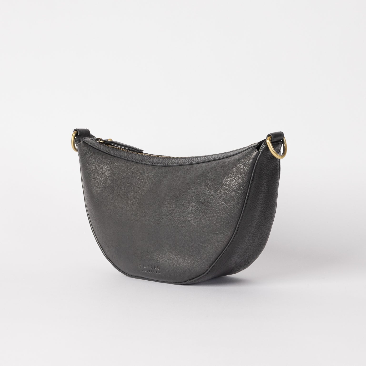 The Leo cross body bum bag can be worn across the body as a bum bag, or on the shoulder as chic arm candy. Leo is unisex, catering to everyone who embraces that bumbag style. Made in India.