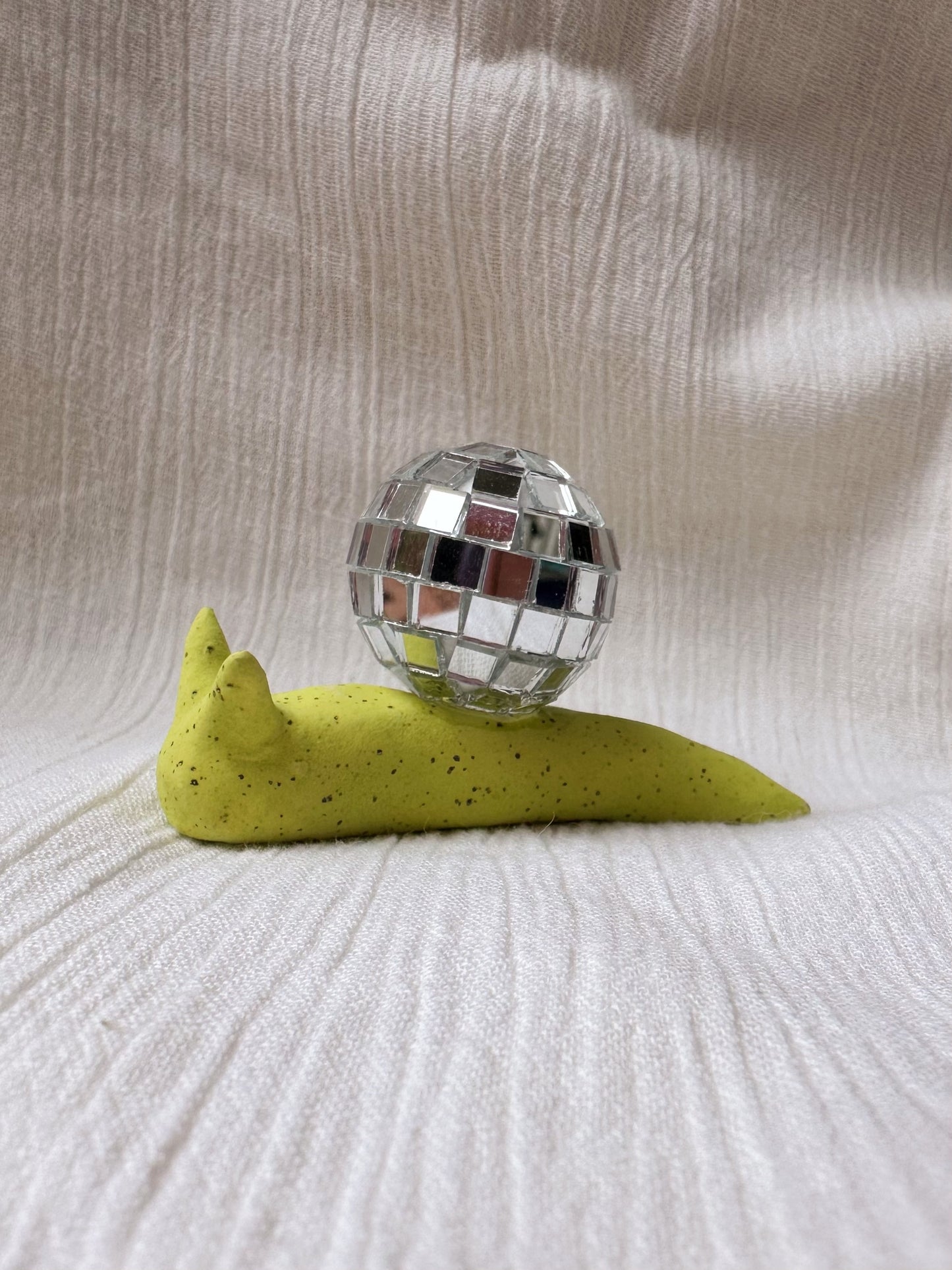 ceramic disco snail decor