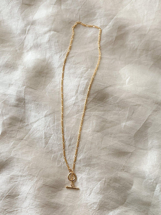 Dea dia / Dainty, lightweight 14k gold fill Figaro chain with toggle clasp closure. Wear it alone for a simple statement or layer it up for higher impact. Clasp can be worn in the front or back. 16.75" length - Designed and handmade in Los Angeles.