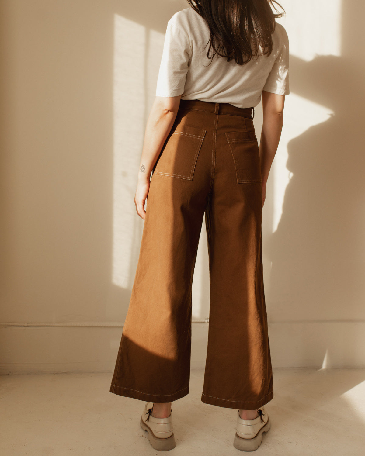 For the ultimate cool girl vibe! Based on Harly Jae's bestselling, form-fitting Pierrot Pants, this new style features a higher waist, unique back pockets, and cool contrast stitching - for a true ode to the 70s era. Handmade with organic cotton blend in Vancouver, BC.