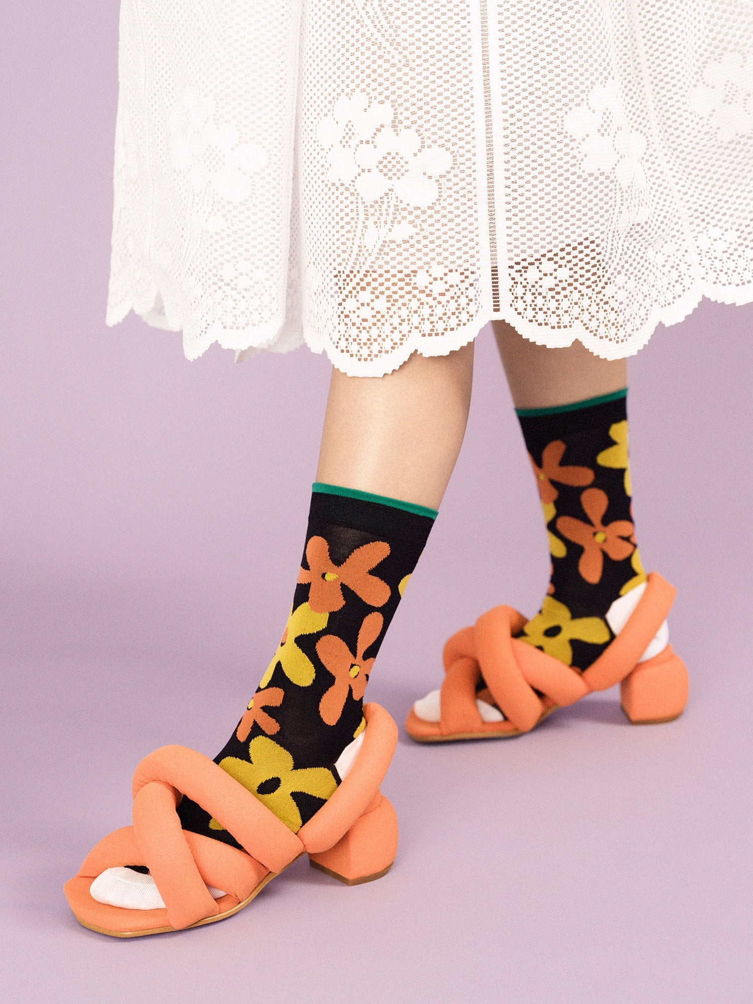 hansel from basel le jenny crew sock / Florals? For Spring? You betcha! Make a serious sock statement this season with these bright blooms on your feet.This top-notch pair has a super high needle count for detailing and a hand-closed toe for extra comfort.