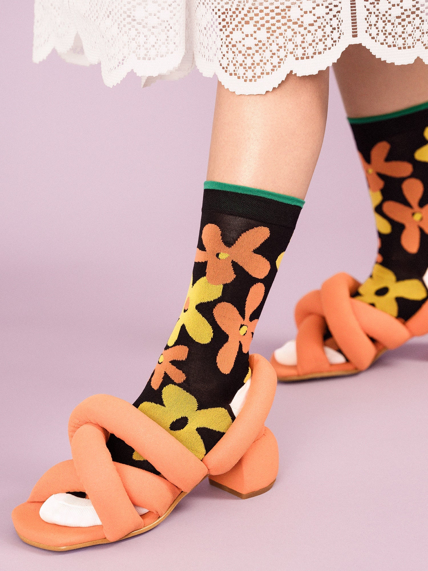 hansel from basel le jenny crew sock / Florals? For Spring? You betcha! Make a serious sock statement this season with these bright blooms on your feet.This top-notch pair has a super high needle count for detailing and a hand-closed toe for extra comfort.
