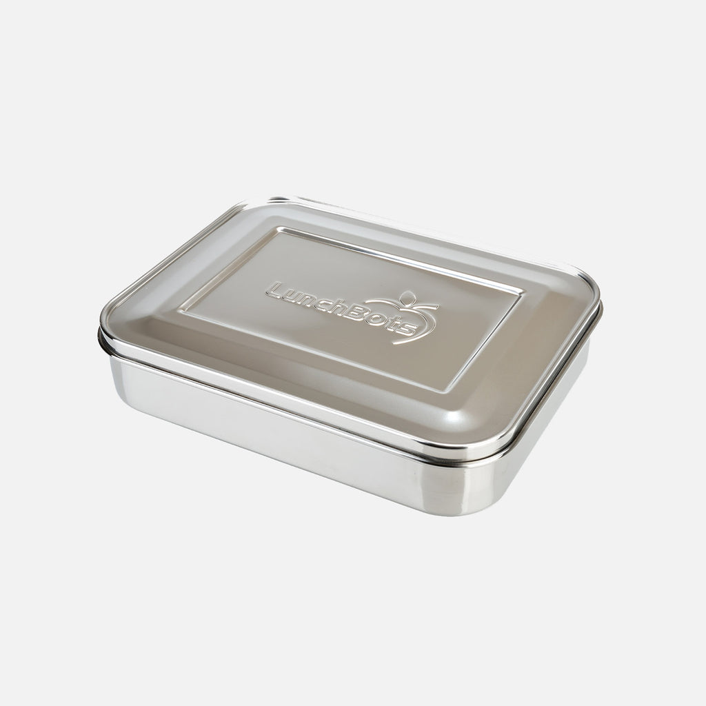 This spacious, stainless steel bento box features five compartments, making it easy for you to add variety to your child’s meal. Kids love the cinco because it keeps food neat and separate without the need for multiple containers.