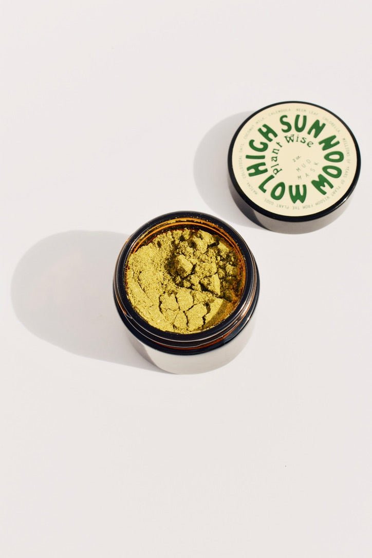 High Sun Low Moon's Plant Wise is a simple, 100% organic mask that assists in the regeneration of skin cells, elasticity, and hydration. It empowers our skin to heal, calm, cool, soothe, balance, and glow. Made with only six simple ingredients.