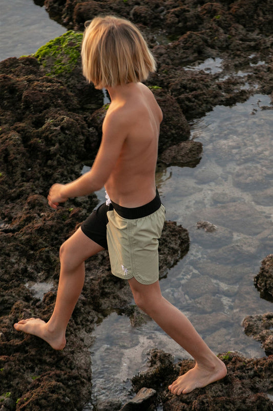 Seaesta Surf kids boardshorts are earth and performance conscious, featuring eco-friendly fabrics and signature vintage-inspired boardshort design with a scalloped retro boardshort hem. These cuties are the color block style in Sand :)
