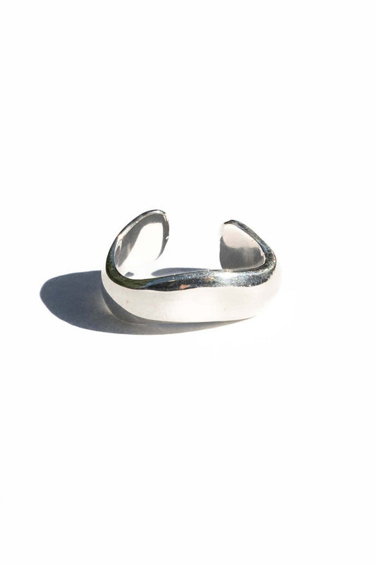 This ear cuff is inspired by the organic ridges and and ruffle of nori seaweed. Perfect for a layered earring look without needing an extra piercing!  Hand carved and cast with a high polished mirror finish. Available in solid brass or sterling silver.&nbsp;