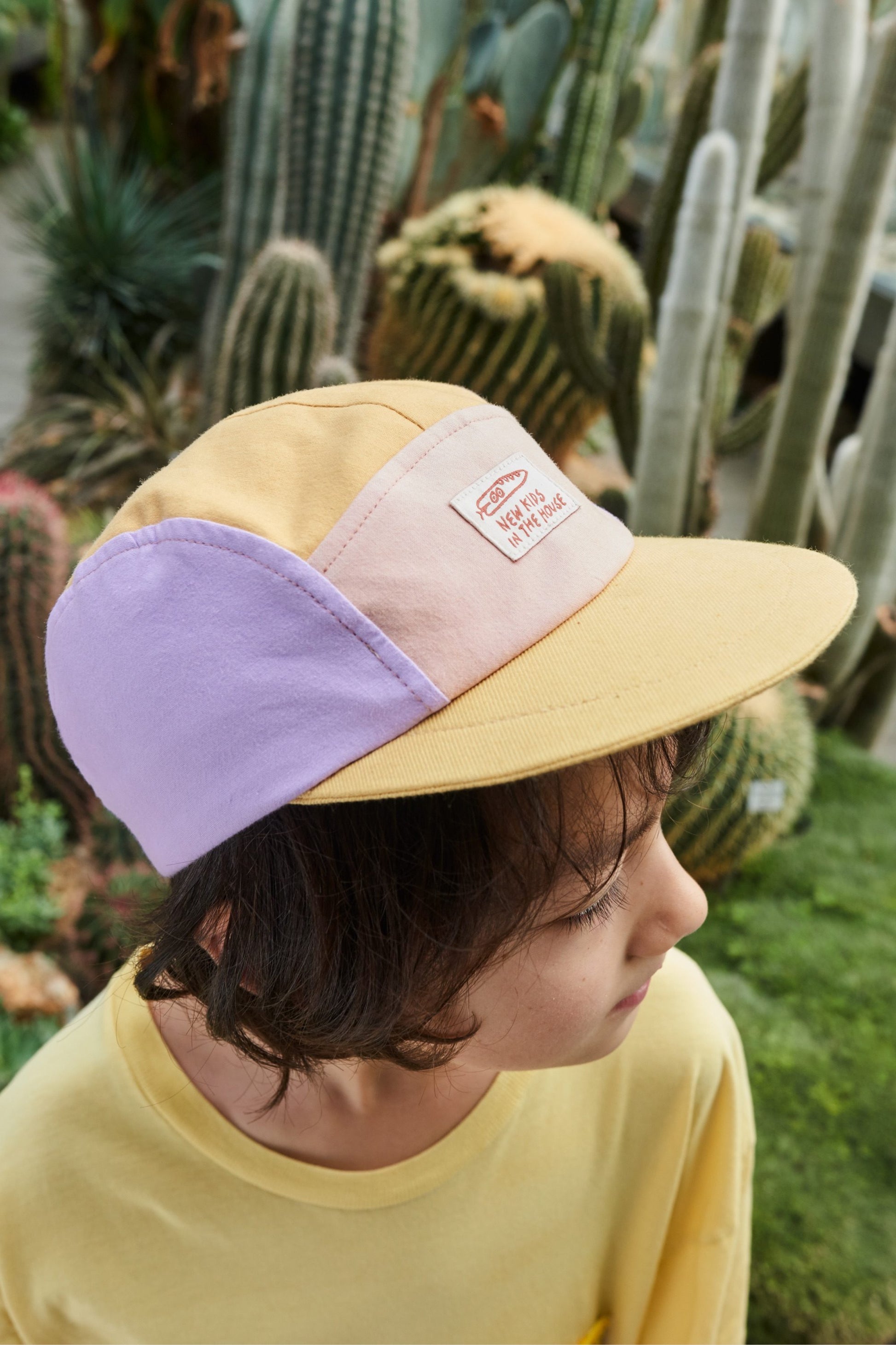 Calvin is a 5-panel cap for kids aged between 2 and 6. It is adjustable, so it grows with your kid. Made from pre-used bedlinen, with cotton lining & soft visor.  - Made in Germany