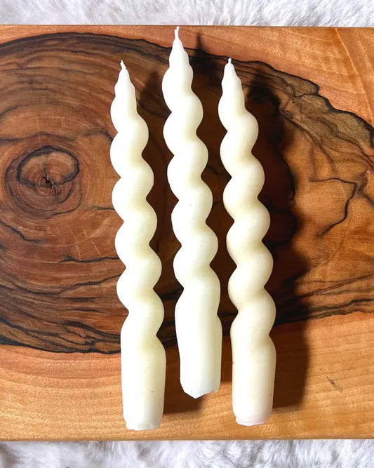 Lit Ritual's altar candles are made with 100% beeswax. Measures 7" tall with a 4 hour burn time.  Lightly scented like crisp apples and honey strudel ~ Burn these when your room needs a cozy, warm vibe, as the scent will bring an air of comfort to any space.