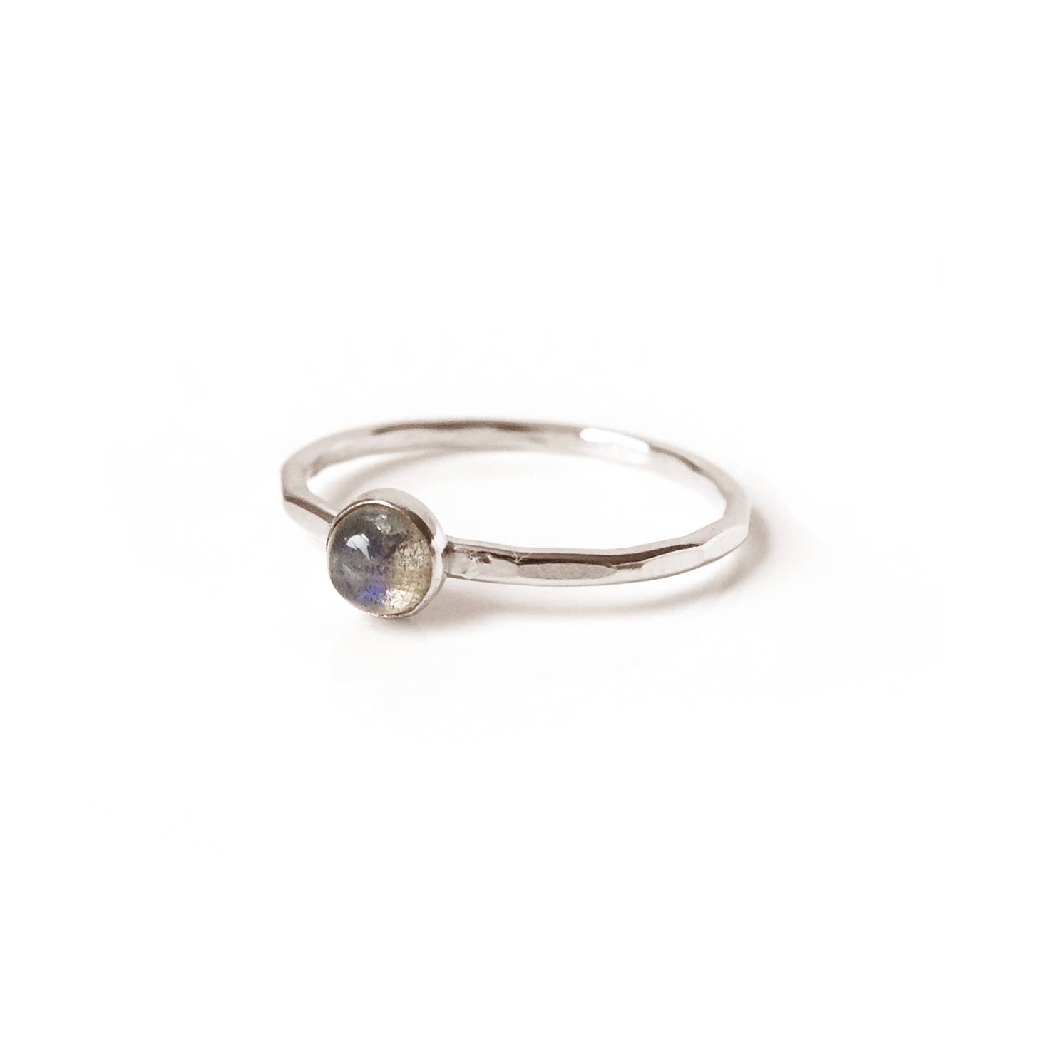 Sterling silver and labradorite stone ring handmade by Goldeluxe