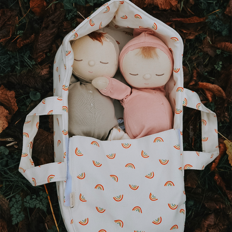 The Dinkum Dolls Carry Cot is the perfect accessory to tuck your precious babies in and tote around your cuddly friends. With a super durable cotton canvas body printed in Olli Ella's signature rainbow print and featuring two easy-to-carry handles, this Carry Cot will make sure that no special friend is ever left behind! 