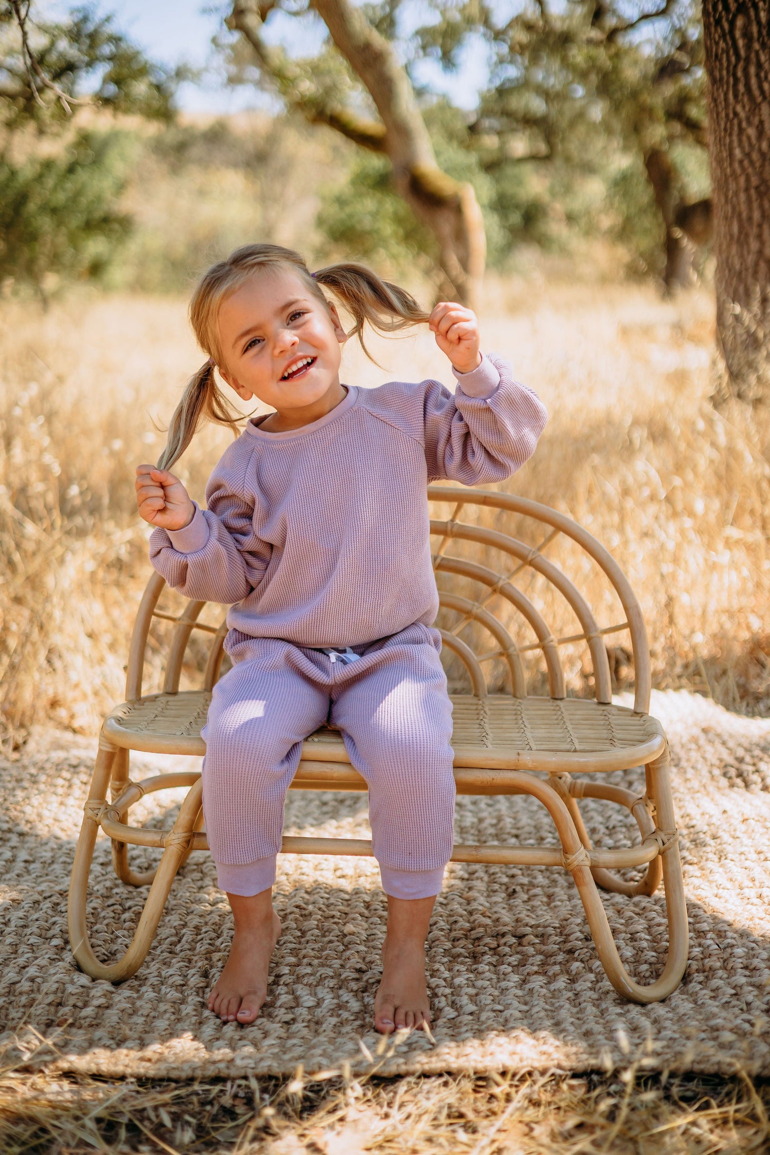 Your little one will be cute and cozy in this 100% organic cotton balloon sleeve sweatshirt. Complete with monochrome apple logo snaps at the shoulder for no-fuss dressing. Pair with the Waffle Joggers!