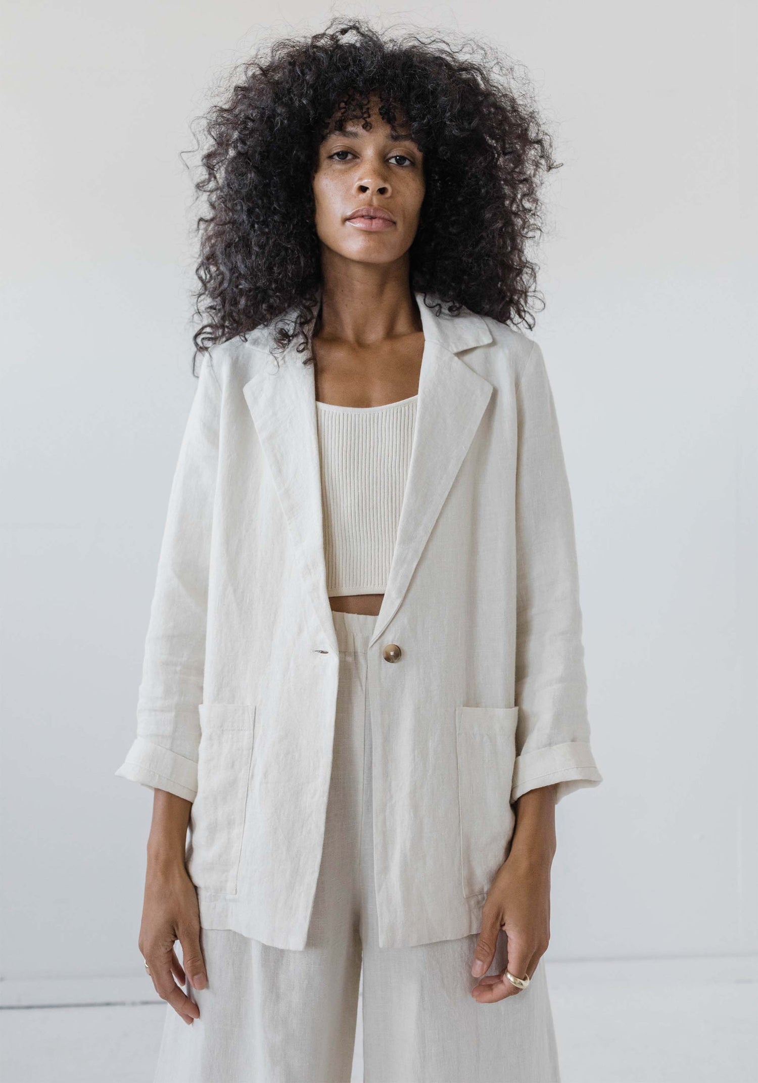 The First Rite Everyday Blazer is the perfect -throw over anything- layer to pull a look together with a touch of sophistication. Styled with two front pockets and closes with a single corozo button.