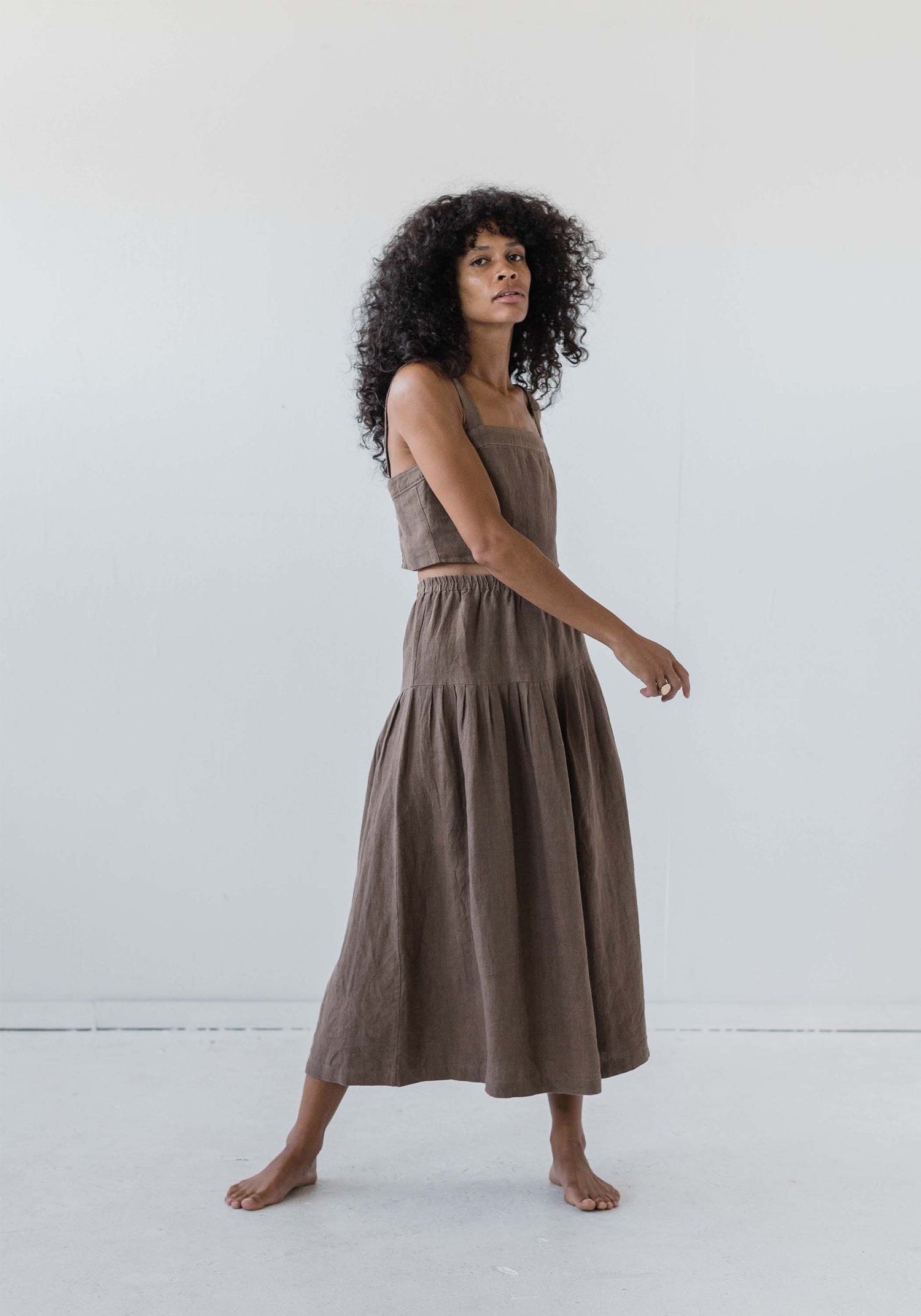 The Amar skirt has a fitted silhouette from the waist to hips that opens up with pleats, creating beautiful movement and volume. Elasticized waistband for extra comfort. by first rite 