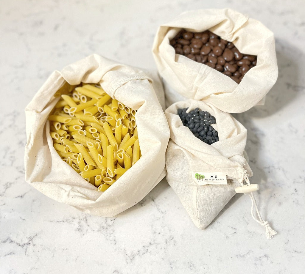 Cotton muslin bulk shopping bags are washable, durable, foldable and reusable for grocery shopping or food storage. 100% cotton and free from any synthetic plastic-based materials such as polyester or nylon. 