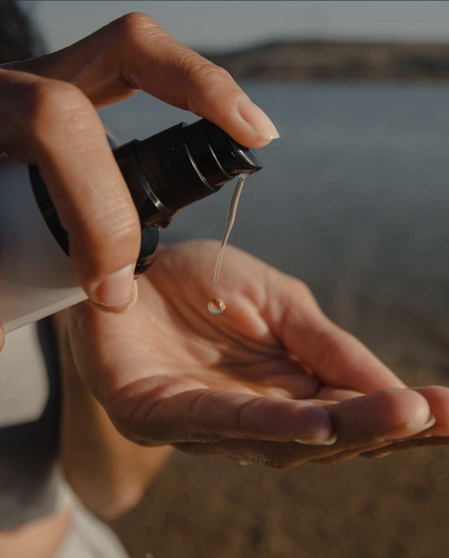 Salud Shoppe's Cleansing Honey Oil - Skin needs a gentle and effective approach, especially when you feel like your skin is out of balance. Organic manuka honey is known for it's cleansing properties and is the key ingredient in making our Cleansing Honey Oil, suitable for all skin types, even oily.