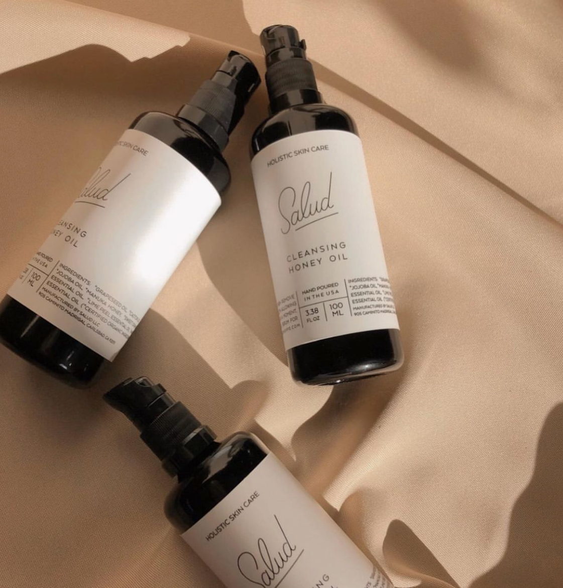 Salud Shoppe's Cleansing Honey Oil - Skin needs a gentle and effective approach, especially when you feel like your skin is out of balance. Organic manuka honey is known for it's cleansing properties and is the key ingredient in making our Cleansing Honey Oil, suitable for all skin types, even oily.