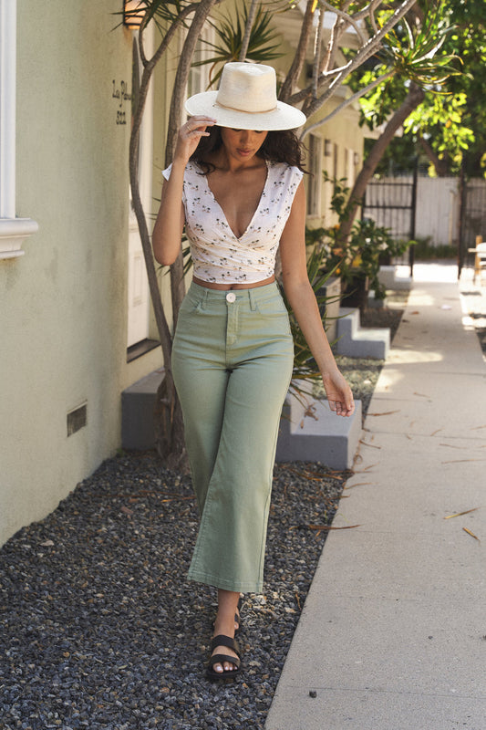 The flora pants in sage are a high rise, wide leg pant with a chunky button - what more could you ask for? This classic pair of jeans is also made from dead stock fabric. Ethically and sustainably-made for summer and beyond.
