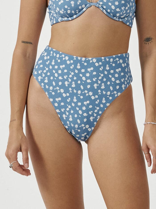 Made from eco-friendly recycled materials, the Aster High Cut Bikini Bottoms offers an eco-conscious choice without compromising on style, so you can feel just as good as you look! Designed in Byron Bay, Australia.