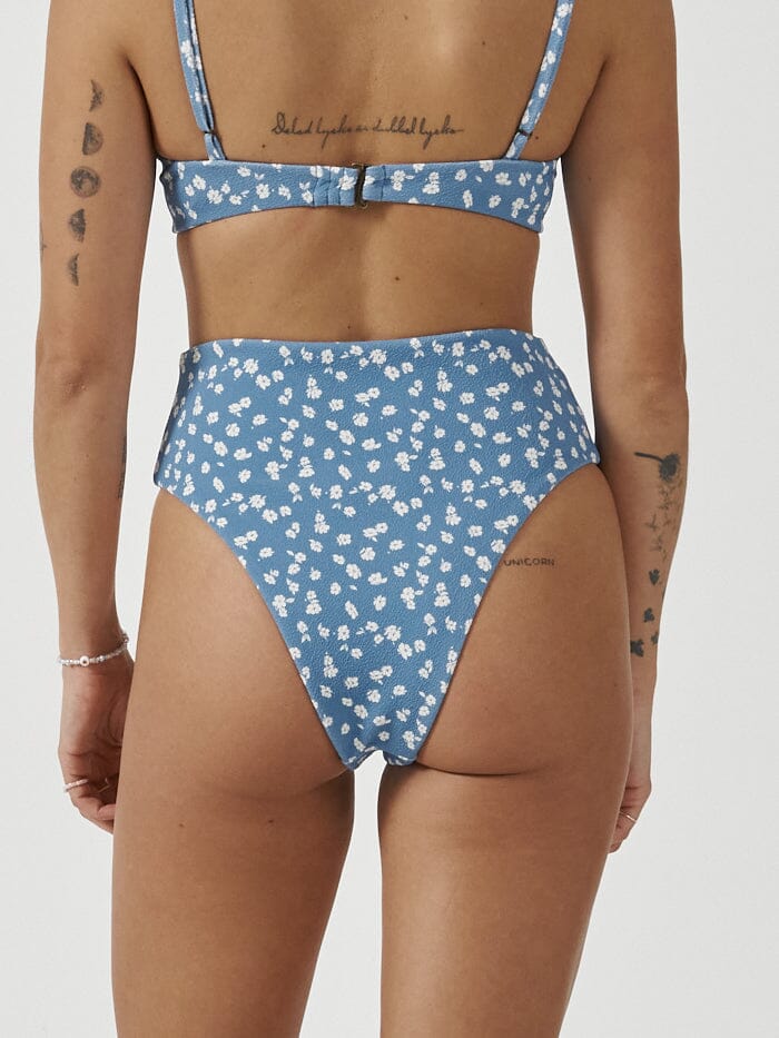 Made from eco-friendly recycled materials, the Aster High Cut Bikini Bottoms offers an eco-conscious choice without compromising on style, so you can feel just as good as you look! Designed in Byron Bay, Australia.