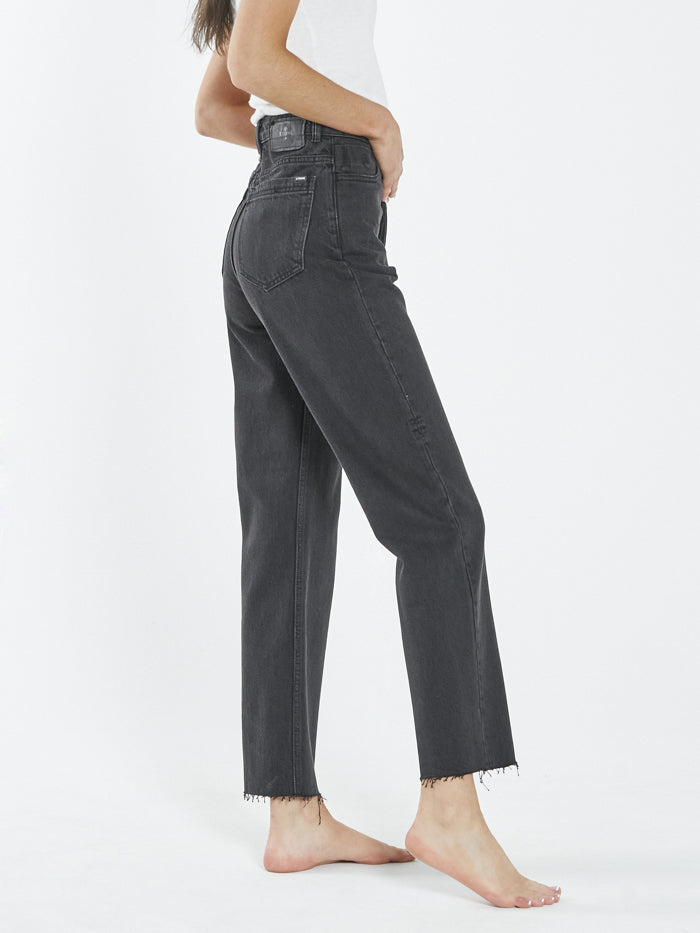 A high rise and cropped leg with a raw edge, these jeans are perfect for any occasion. Wear them super causal or dress them up, you can trust they will see some good times. Sustainably made with 100% Organic Cotton and designed in Byron Bay, Australia.
