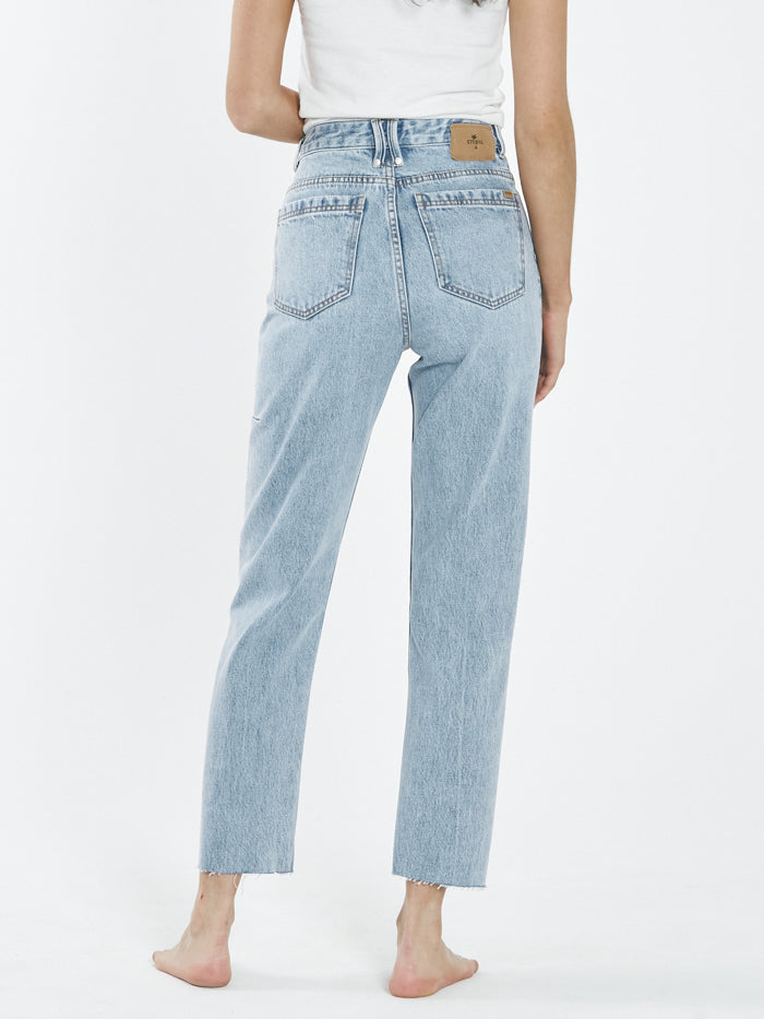 A high rise and cropped leg with a raw edge, these jeans are perfect for any occasion. Wear them super causal or dress them up, you can trust they will see some good times. Sustainably made with 100% Organic Cotton and designed in Byron Bay, Australia.