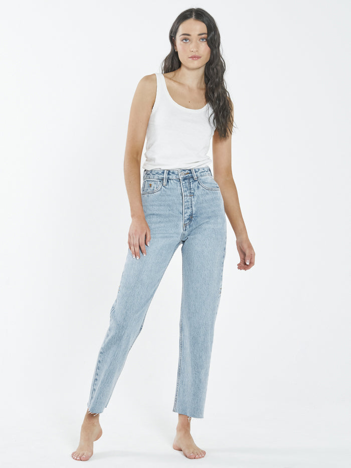 A high rise and cropped leg with a raw edge, these jeans are perfect for any occasion. Wear them super causal or dress them up, you can trust they will see some good times. Sustainably made with 100% Organic Cotton and designed in Byron Bay, Australia.