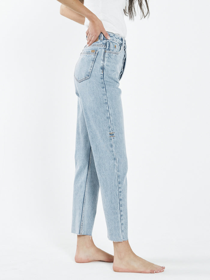 A high rise and cropped leg with a raw edge, these jeans are perfect for any occasion. Wear them super causal or dress them up, you can trust they will see some good times. Sustainably made with 100% Organic Cotton and designed in Byron Bay, Australia.
