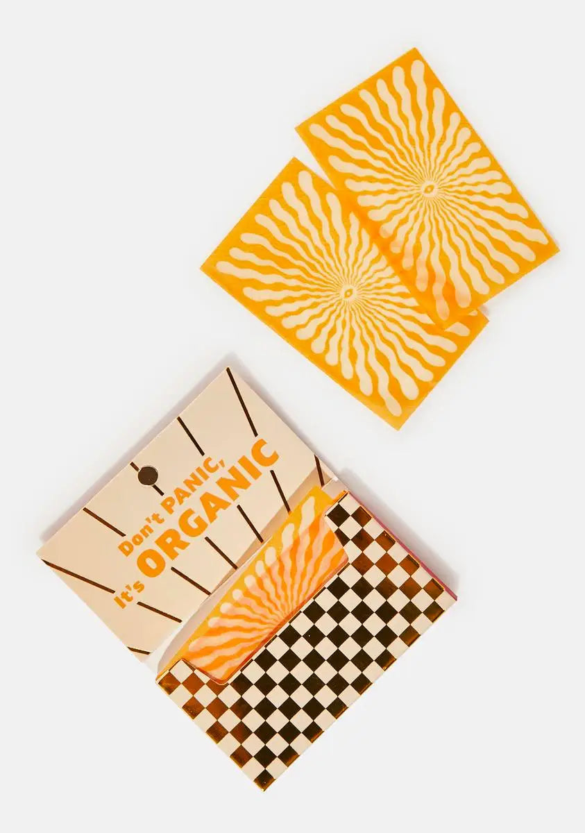 Spice up your smoking ritual with playful patterns - without compromising your health.   Details  12 printed rolling papers and 12 tips 100 percent organic vegetable based ink Organic / vegan arabic gum adhesive strip Organic rice paper AVAILABLE AT THREAD SPUN