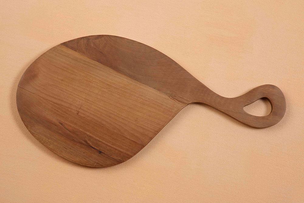 A unique handmade cutting board with handles made from teak wood. This is an unmissable addition to your kitchen is ideal for serving and preparing meals. Easy to wash and durable.