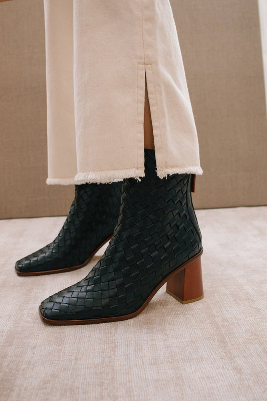 When it comes to ankle boots, the West is 100% a must. Crafted from black braided leather & set atop a comfortable block heel, their sleek & slim-line silhouette. The perfect all year round shoe you’ll want to wear over and over (and over) again. Sustainably made in Spain. by Alohas 