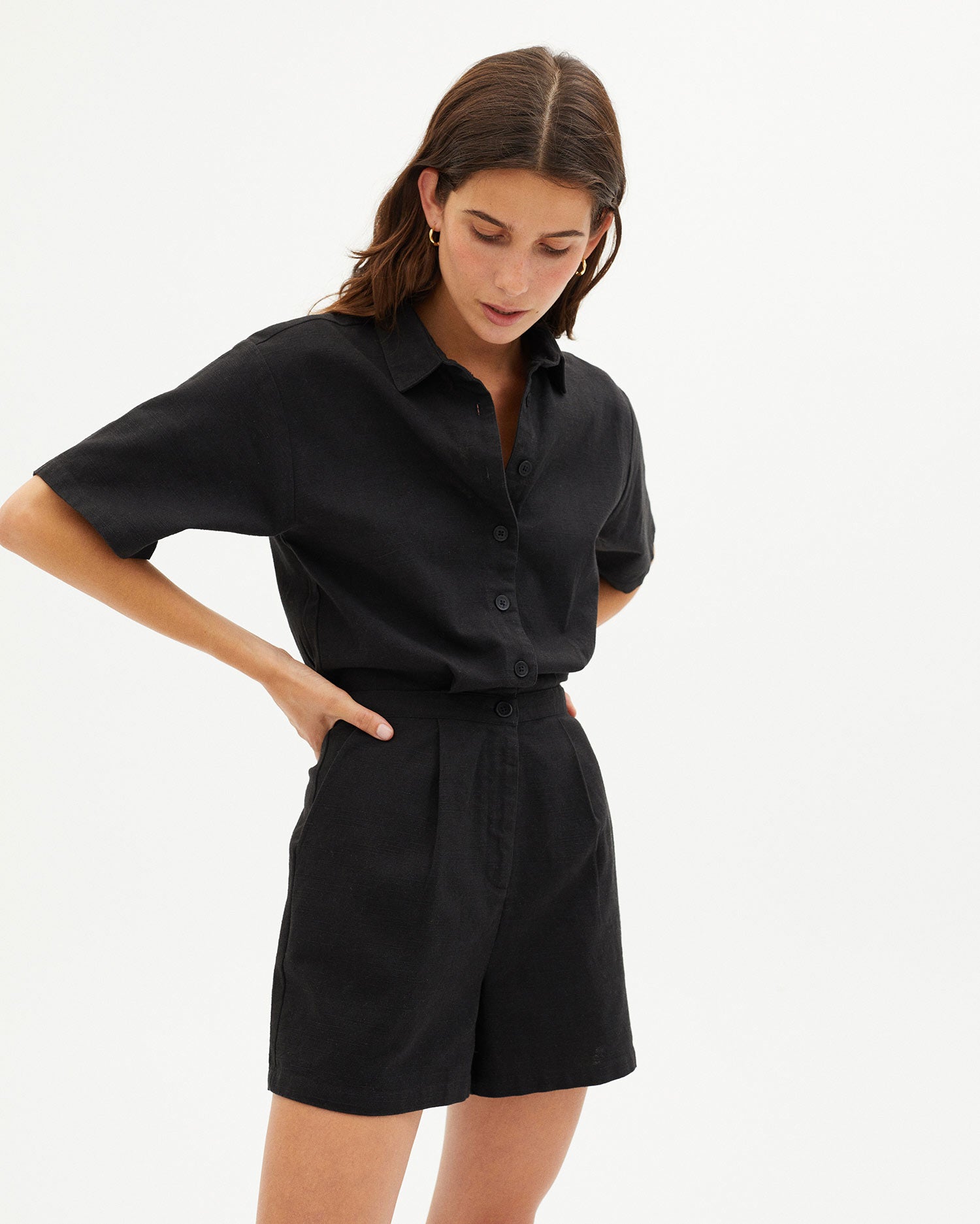 Thinking Mu Agata Jumpsuit Romper in Black. A classic romper that makes getting dressed in the morning simple. Dress it up or down with the right accessories. Made with 100% GOTS cotton.